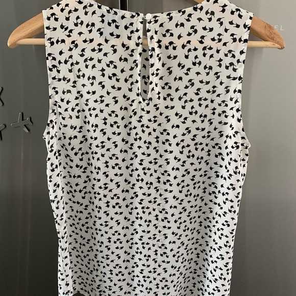 Sleeveless blouse - Picture 2 of 3